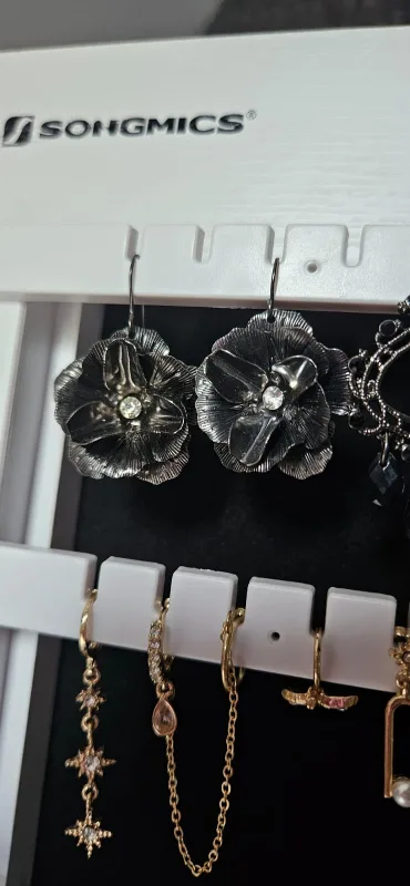 Flower Earrings thumbnail