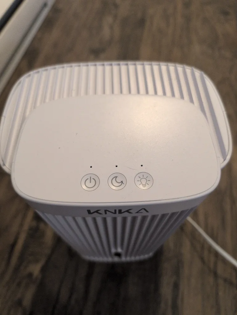 KNKA Dehumidifier - Excellent Condition! image indicator(2)