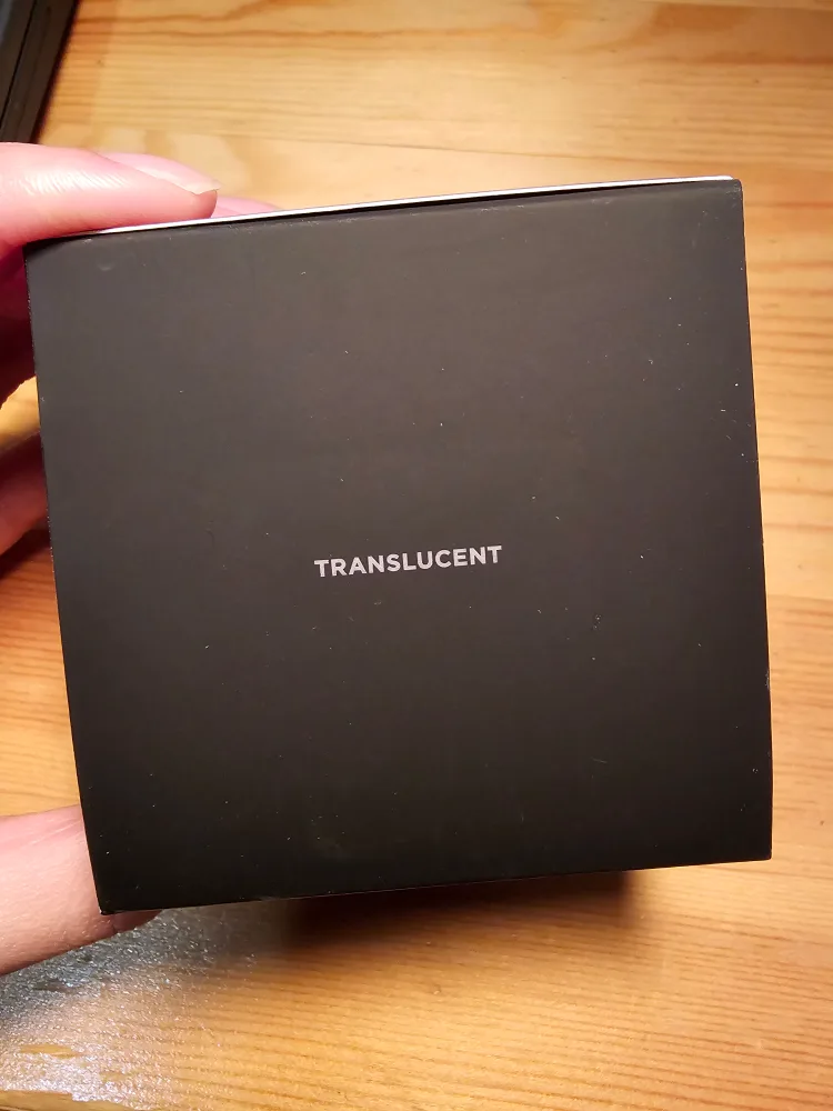 Laura Mercier Translucent Loose Setting Powder - Large size image indicator(2)