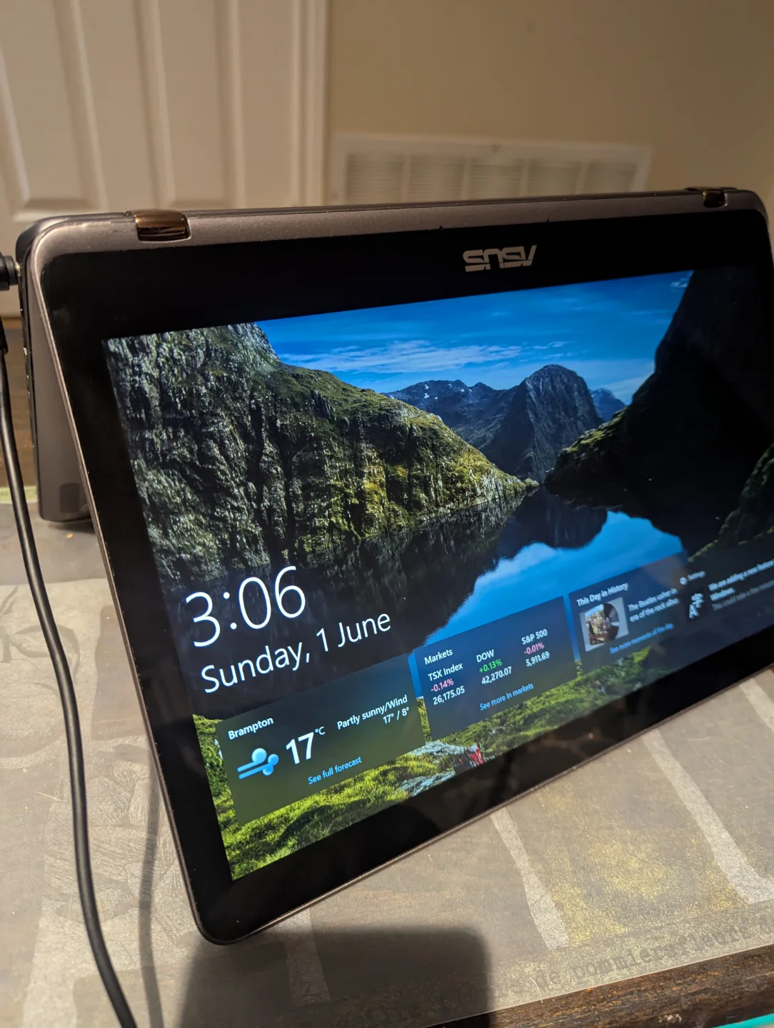 Asus zenbook flip UX360u i5 7th gen 13.3 inch image indicator(2)