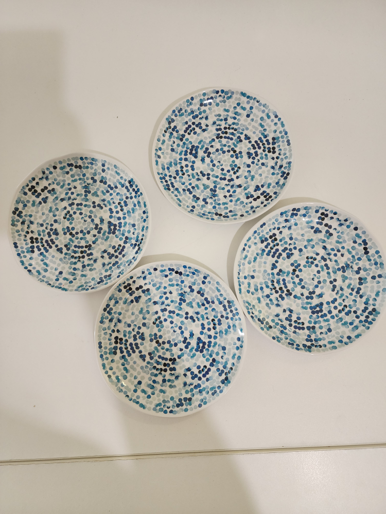 Set of 4 Decorative Plastic Plates #freecycle