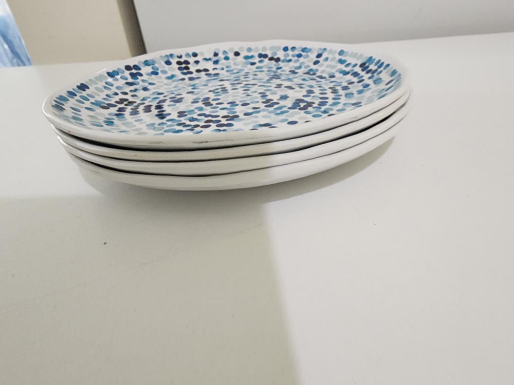 Set of 4 Decorative Plastic Plates #freecycle - photo 2