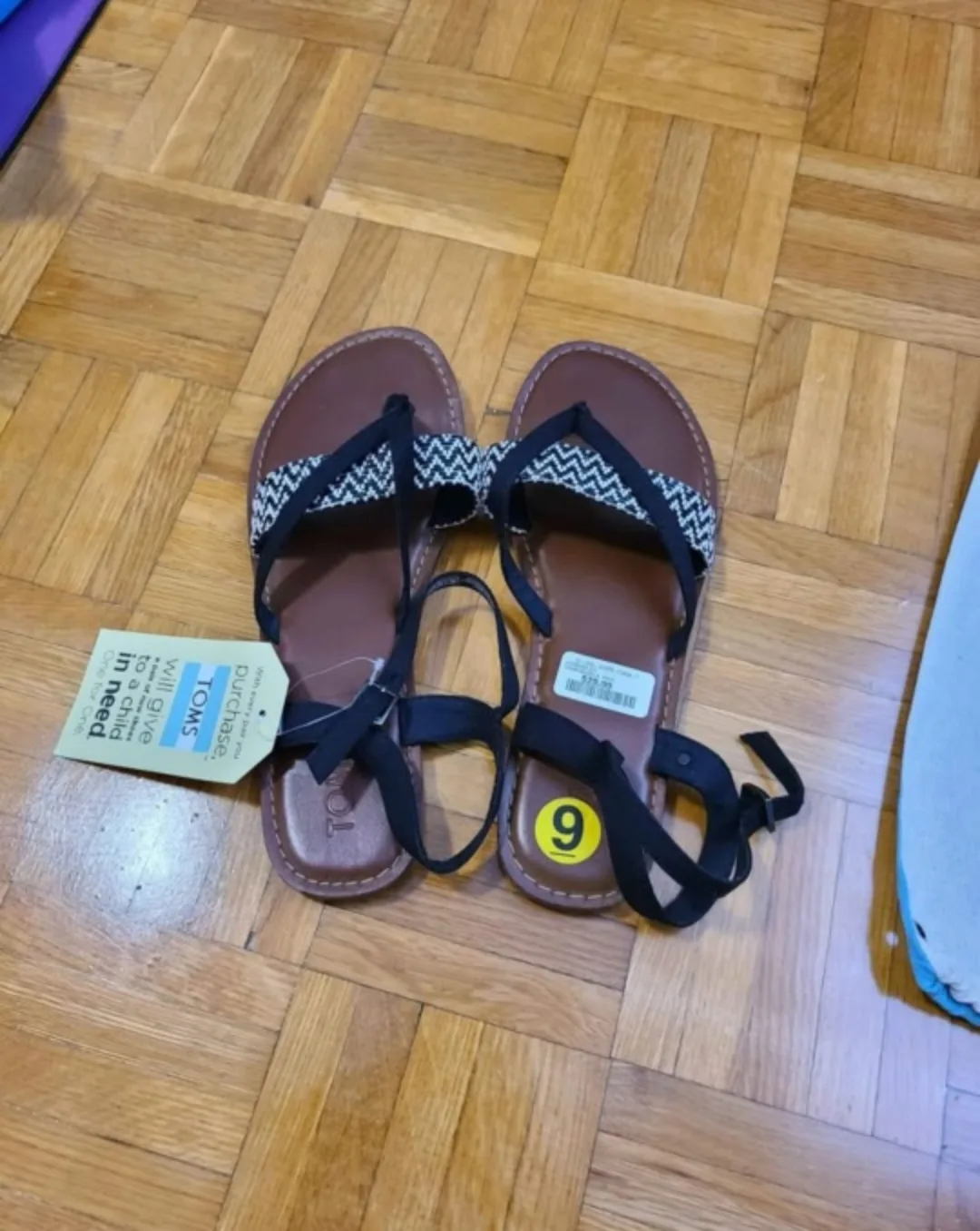 TOMS Women's Sandal - Size 9 image indicator(2)