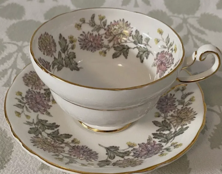 Paragon " Chrysanthemum " Beautiful Dinner Set for 8 image indicator(2)