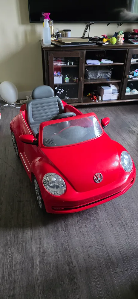 Red Volkswagen Beetle Ride-On Car thumbnail