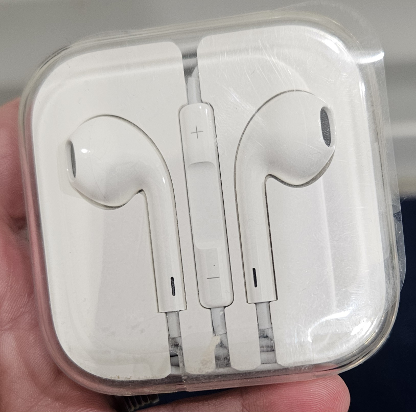 Apple EarPods.. brand new