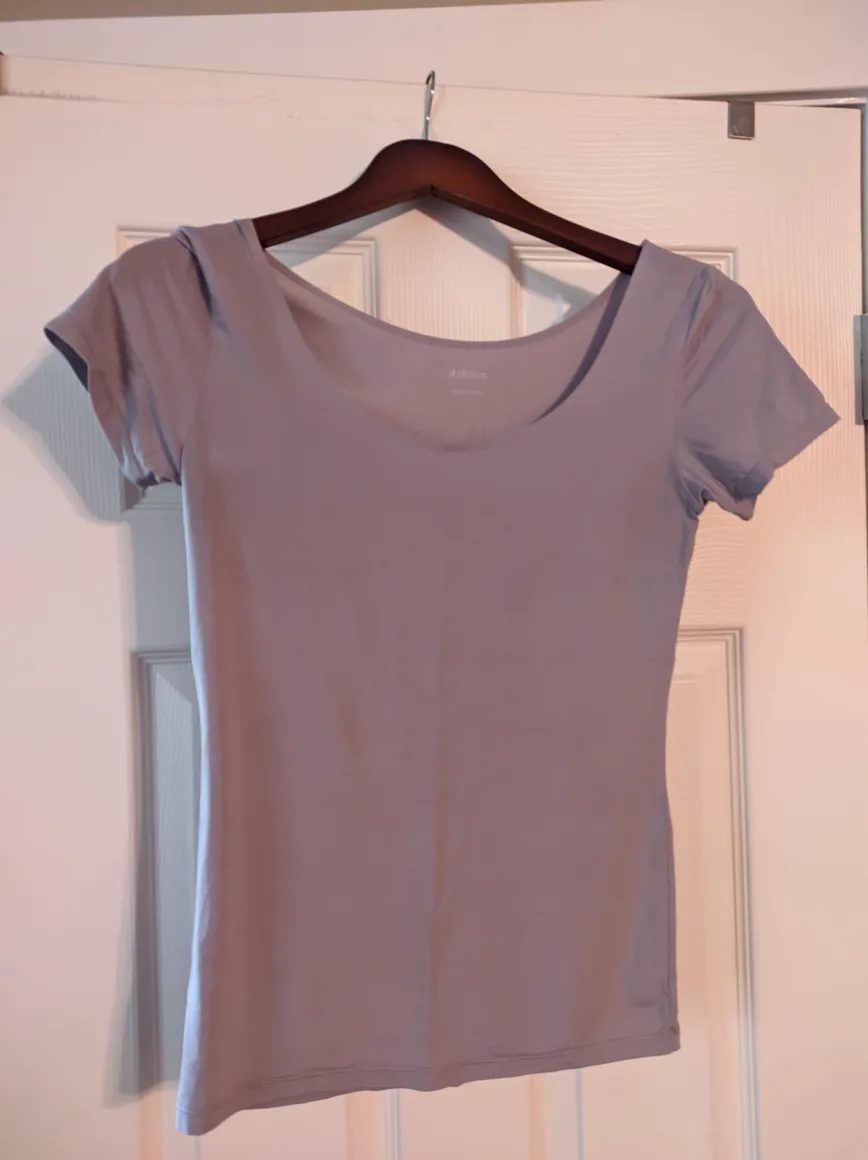 FREE! Bundle of four fashionable tops for any occasion image indicator(4)