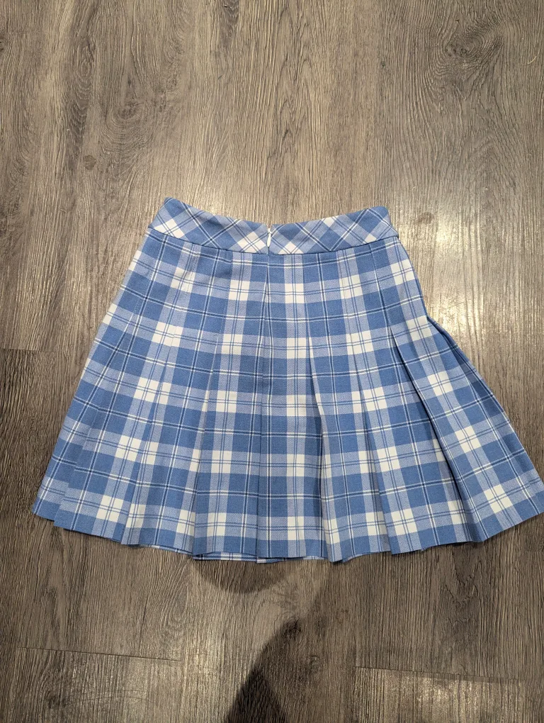 Aritzia Sunday Best Blue plaid pleated skirt image indicator(4)