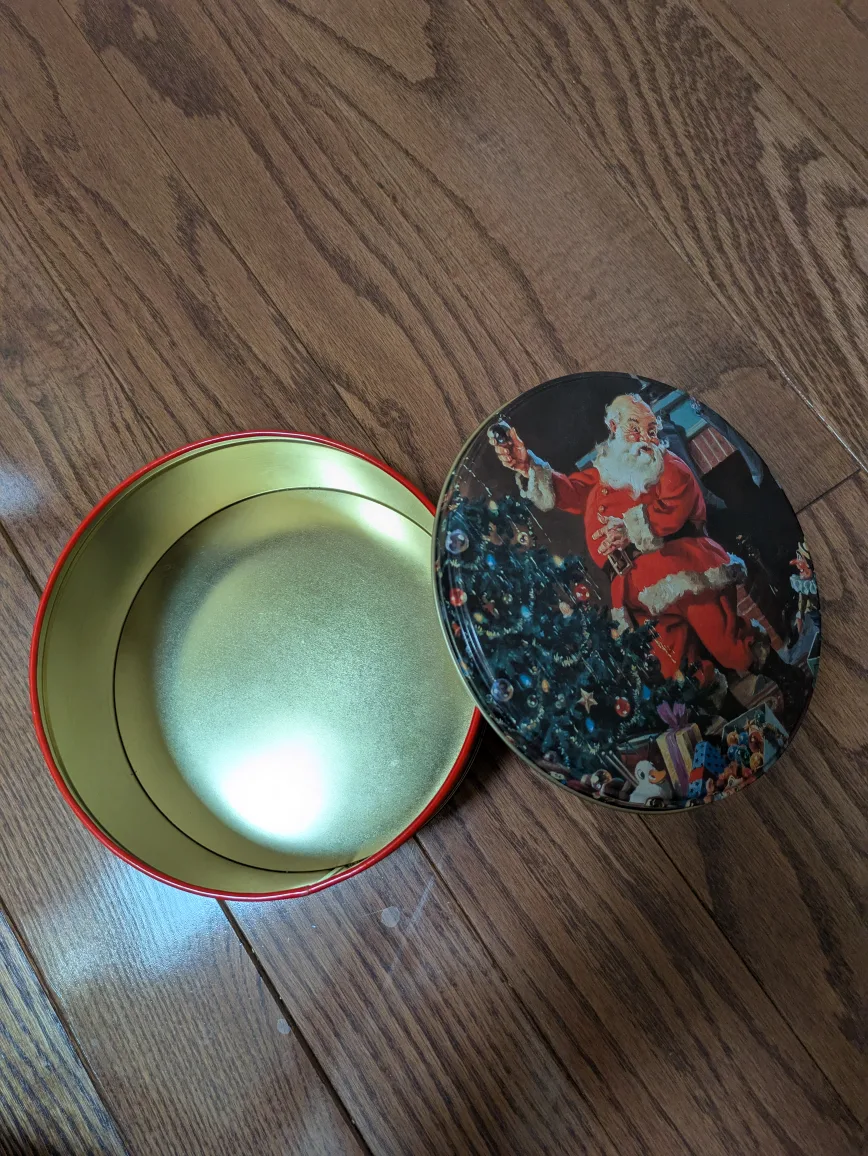 🌟#freecycle, Vintage Christmas Tin - Santa Design image indicator(2)