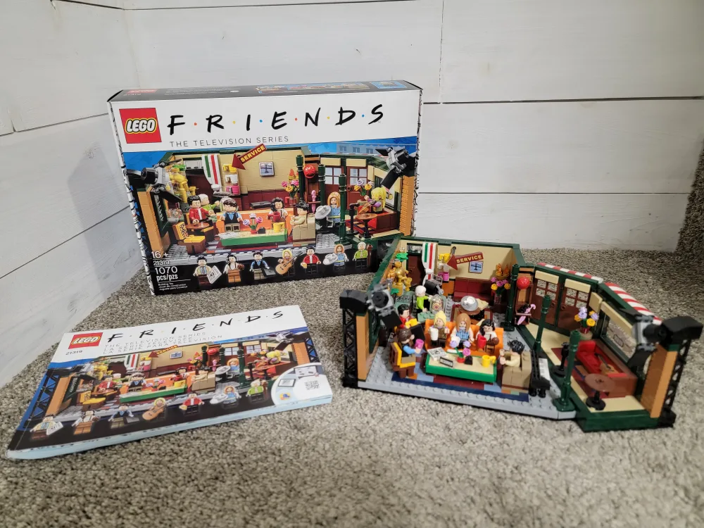 LEGO Friends The Television Series Central Perk Set thumbnail