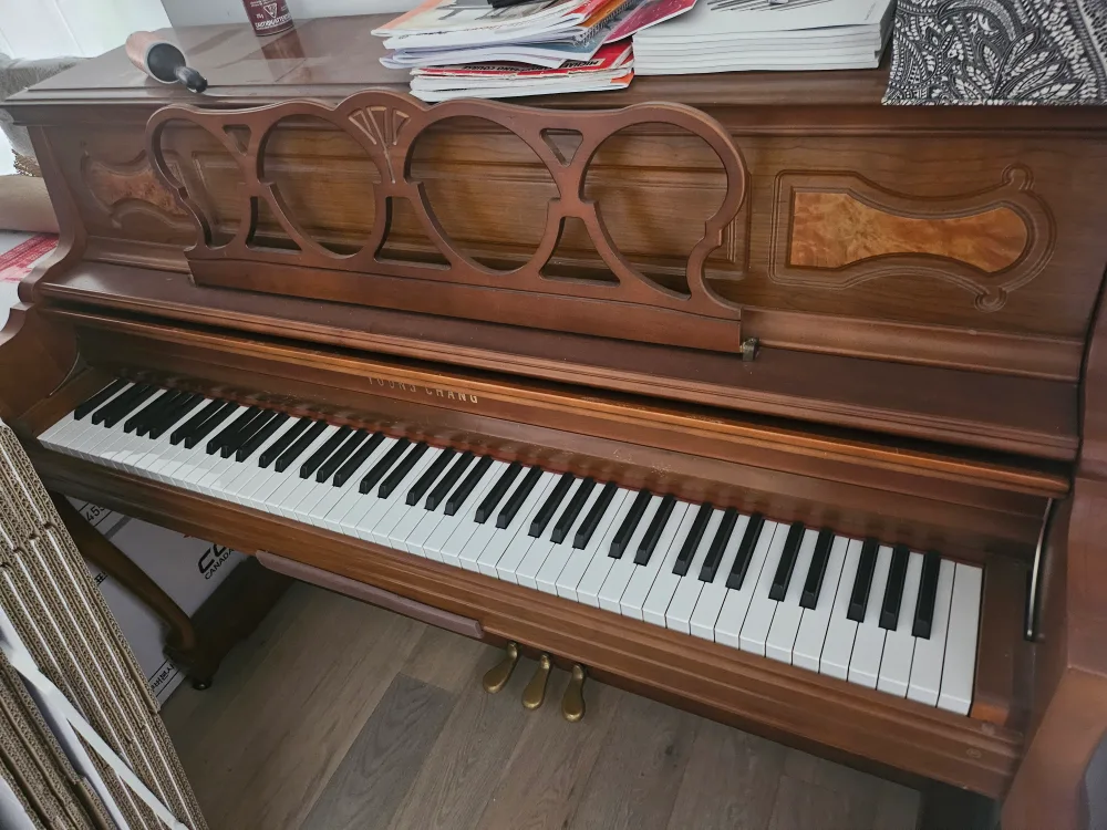 Young Chang Upright Piano UC-110 image indicator(7)