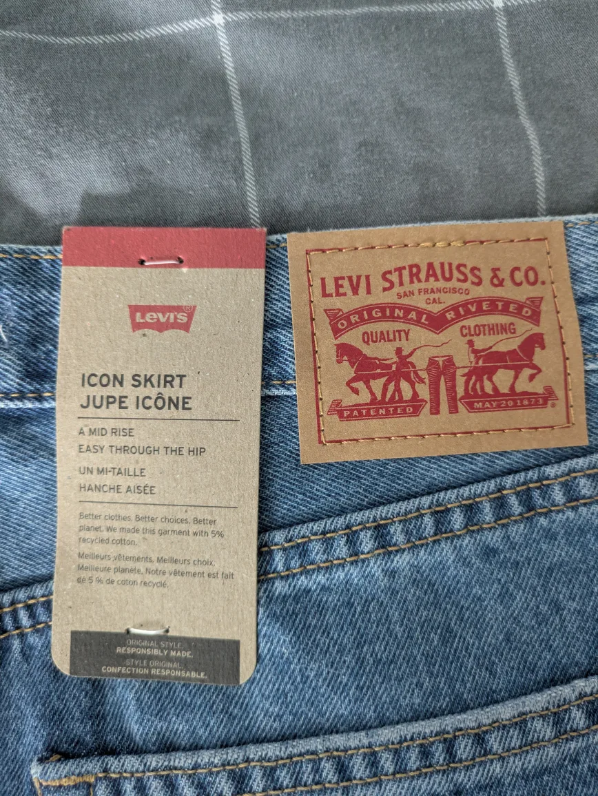 Levi's Icon Denim Skirt - New with tags image indicator(3)