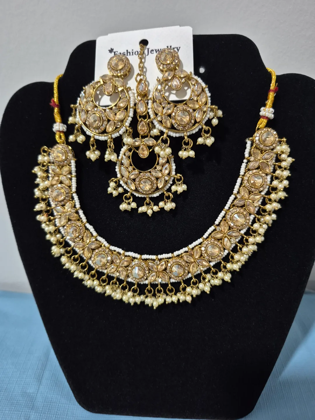 Gold Coloured Necklace and Earring Set thumbnail