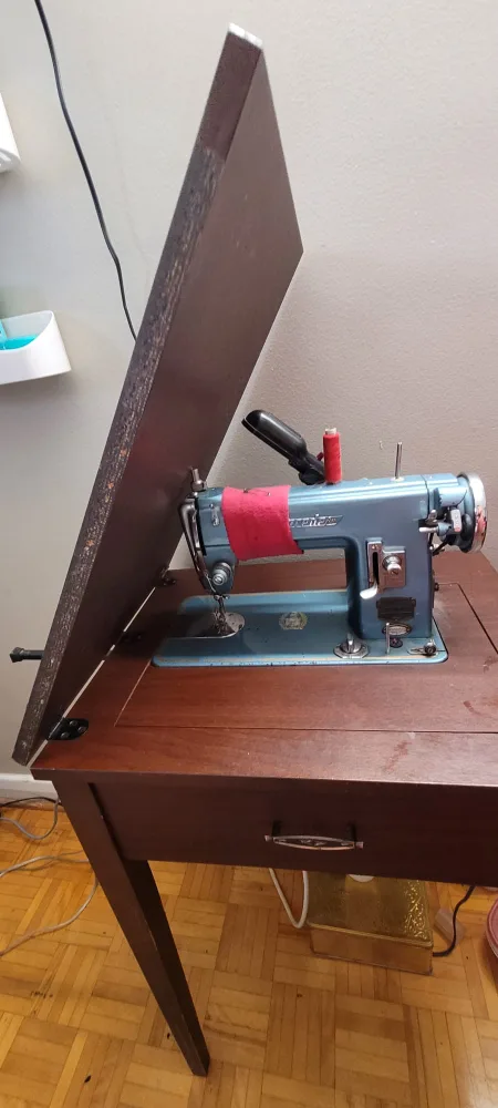 Vintage Mercedes Sewing Machine image indicator(2)