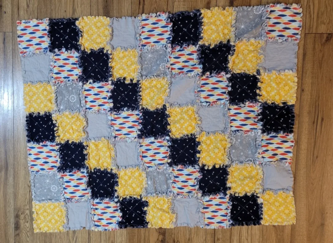 Handmade Rag Quilt image indicator(2)