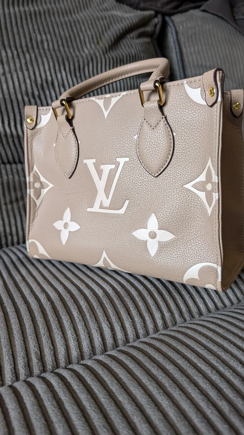 Lous Vuitton OnTheGo Tote – Beige, Clean, Stylish & Negotiable image indicator(2)