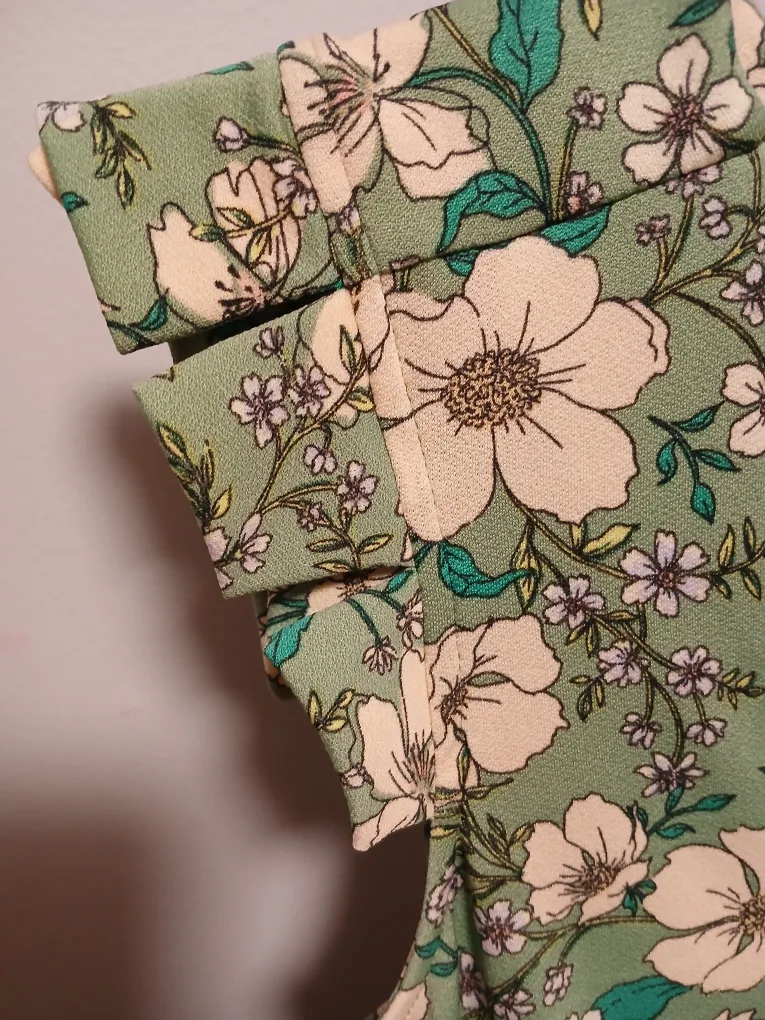 Monteau Los Angeles Floral Dress - Size Small image indicator(3)