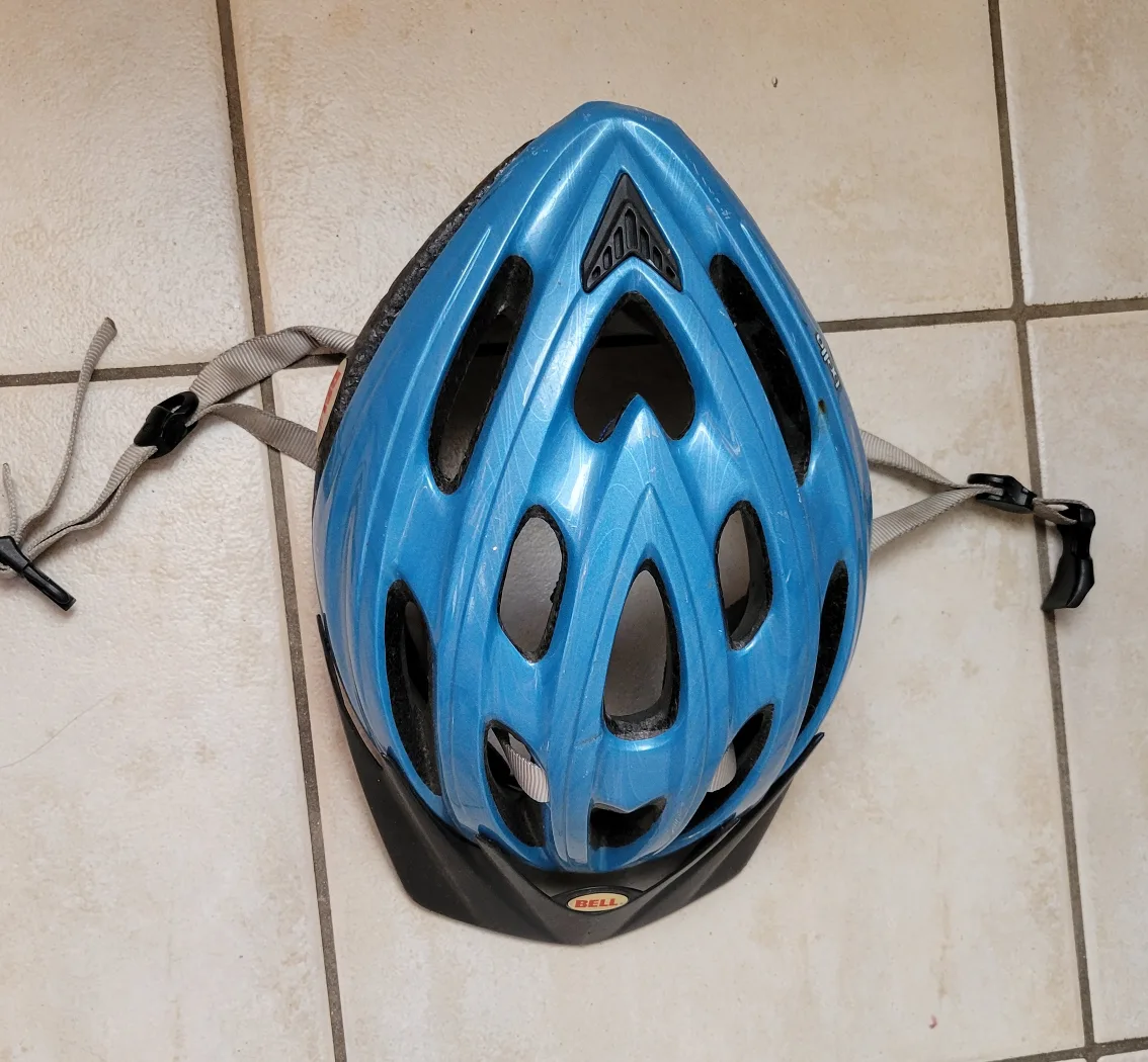 Blue Cycling Helmet💚🥕 thumbnail