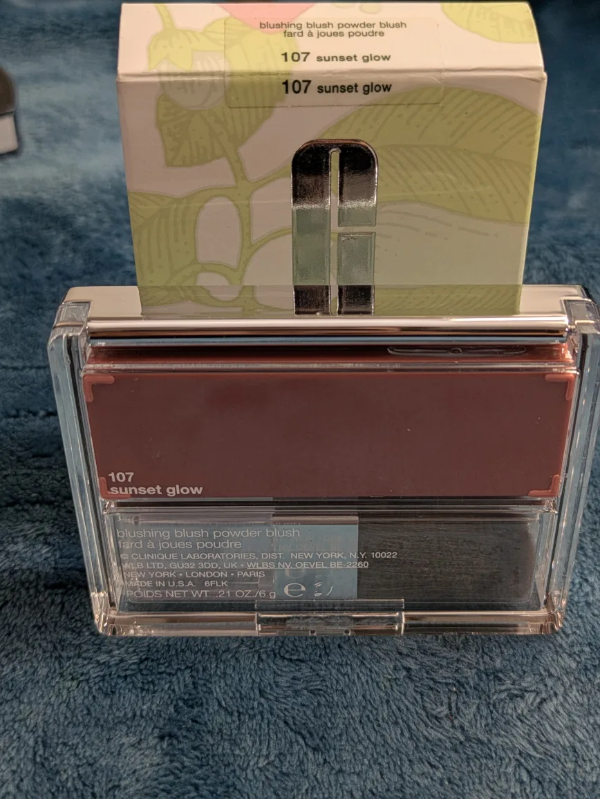 Clinique Blushing Blush Powder Blush image indicator(2)