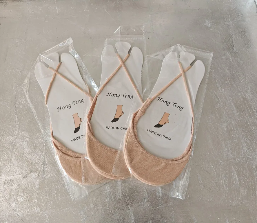 Hong Teng Beige Toe Cover Socks #freecycle thumbnail