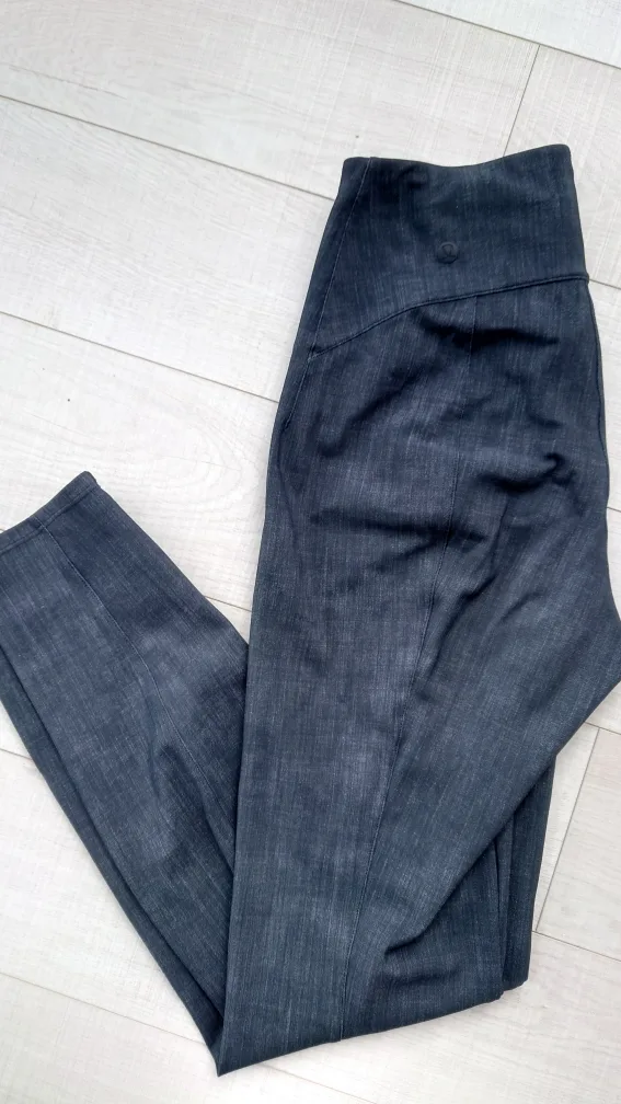 Lululemon Dark Wash Yoga Pants - Size 4 image indicator(4)