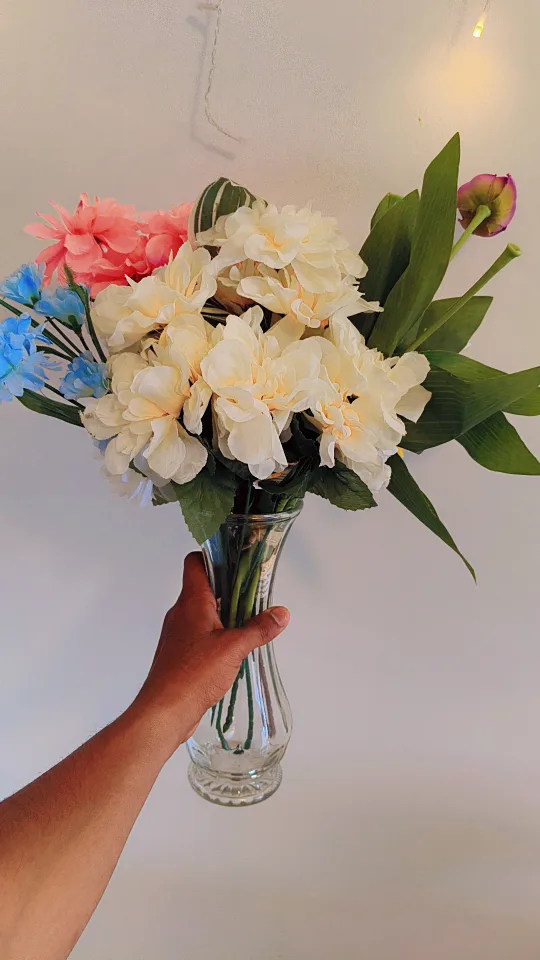 Beautiful Artificial Flowers in a Vase image indicator(2)