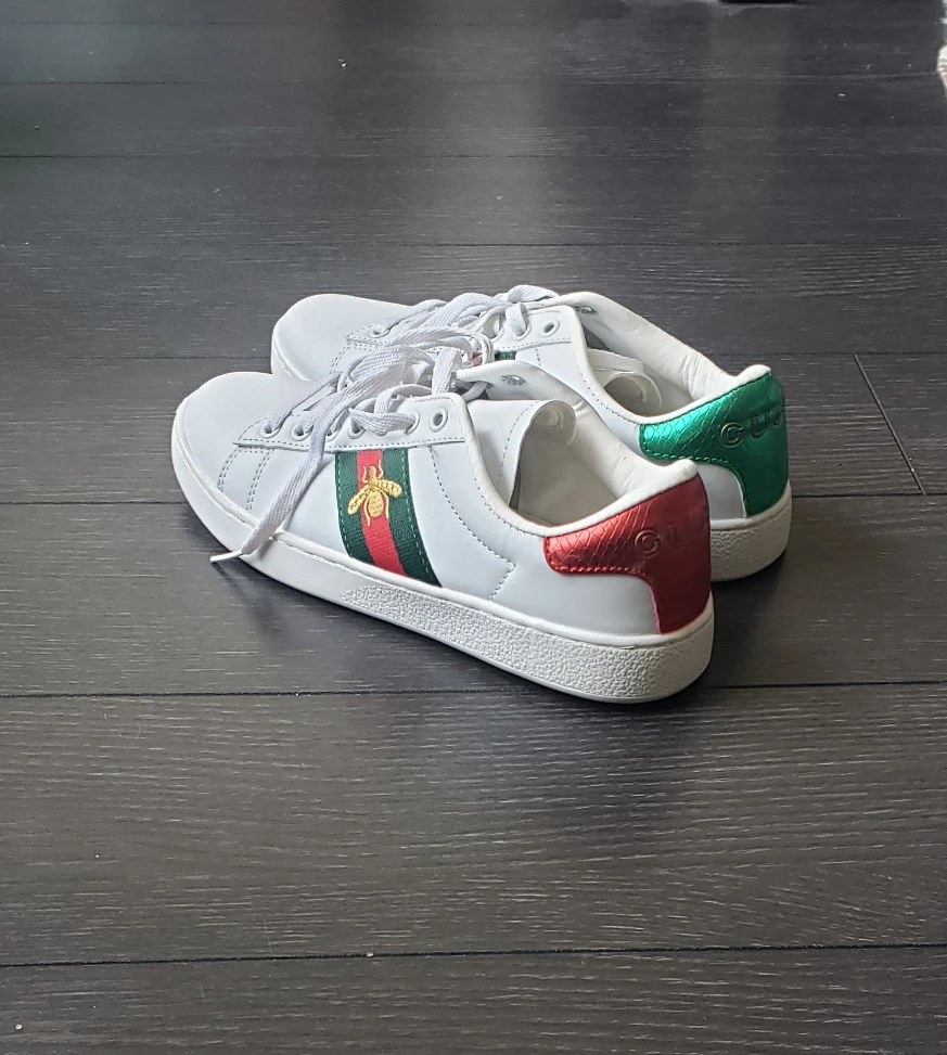 Gucci Ace Sneakers w iconic Bee - Size 37