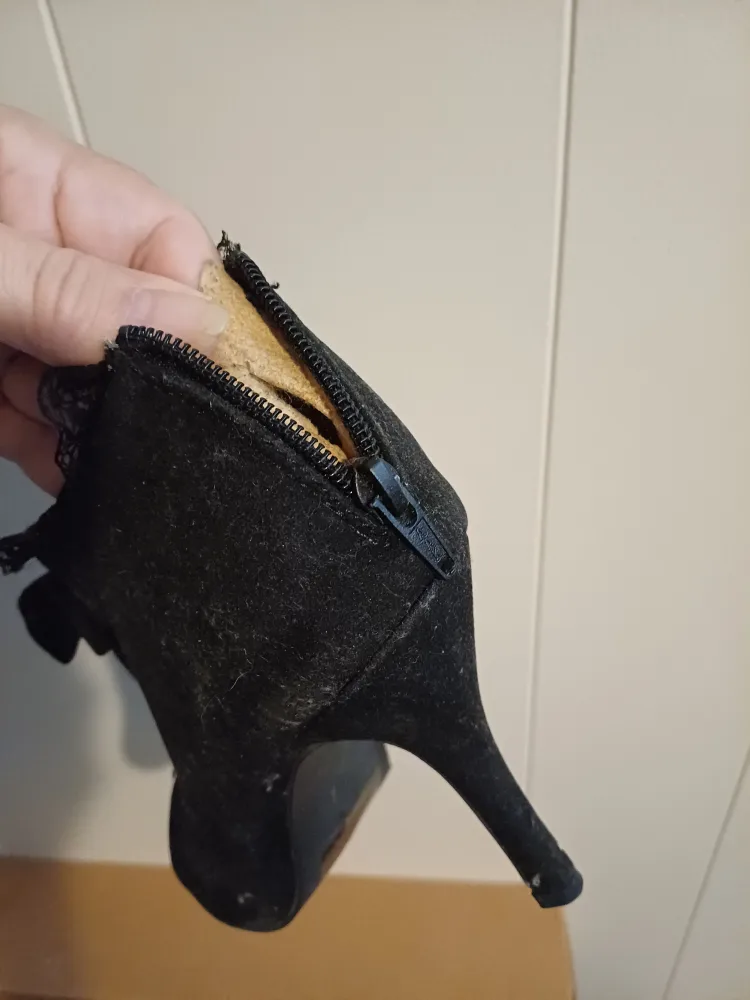 FREE shoes: Vintage Black Heels image indicator(5)