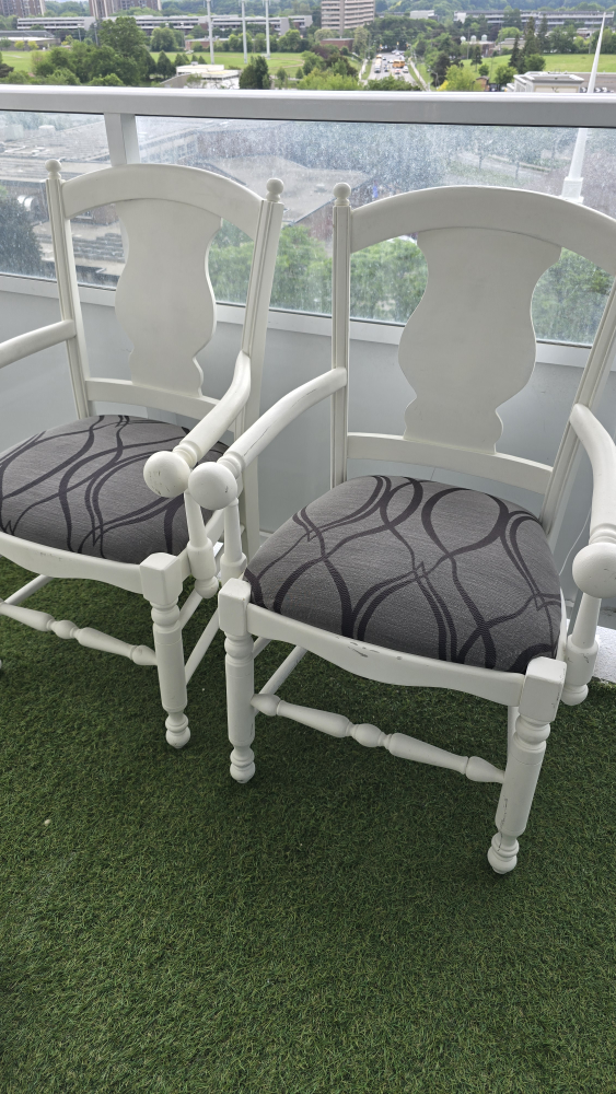 Set of 2 White Armchairs