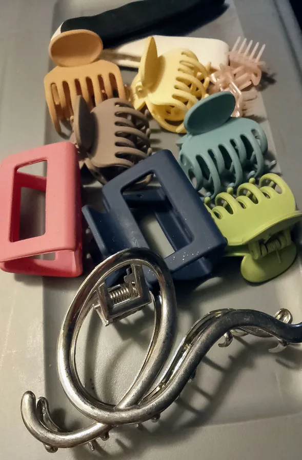 #freecycle Assorted Hair Claw Clips - Bundle image indicator(3)