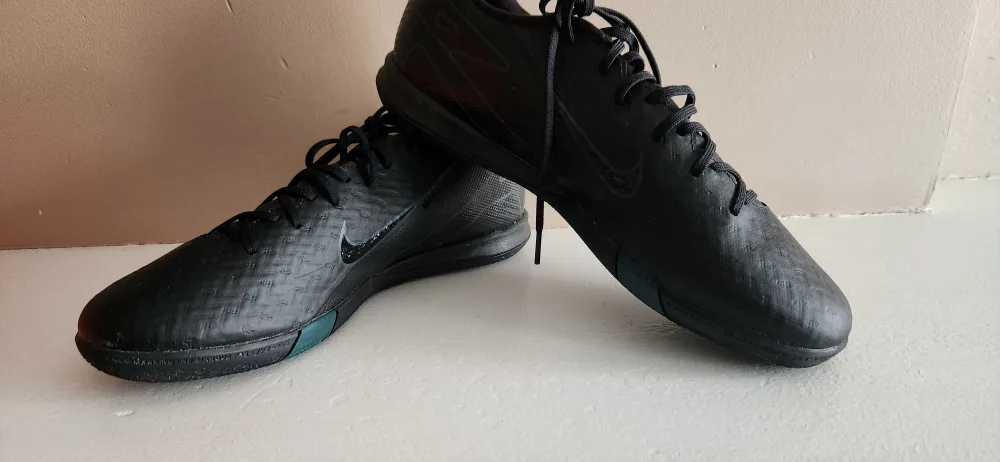 ***NEW*** indoor  Soccer Shoes - Black image indicator(2)