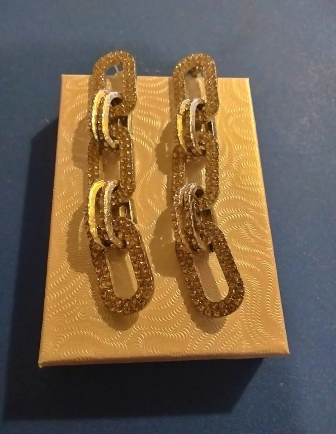 3 pairs of earrings thumbnail
