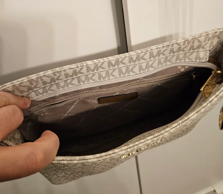 Michael Kors Crossbody Bag image indicator(2)