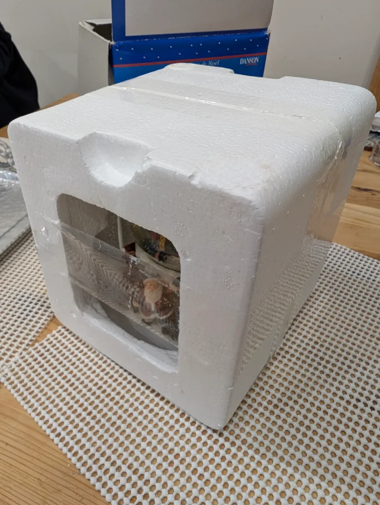 Musical Christmas Snow Globe Danson Decor image indicator(2)