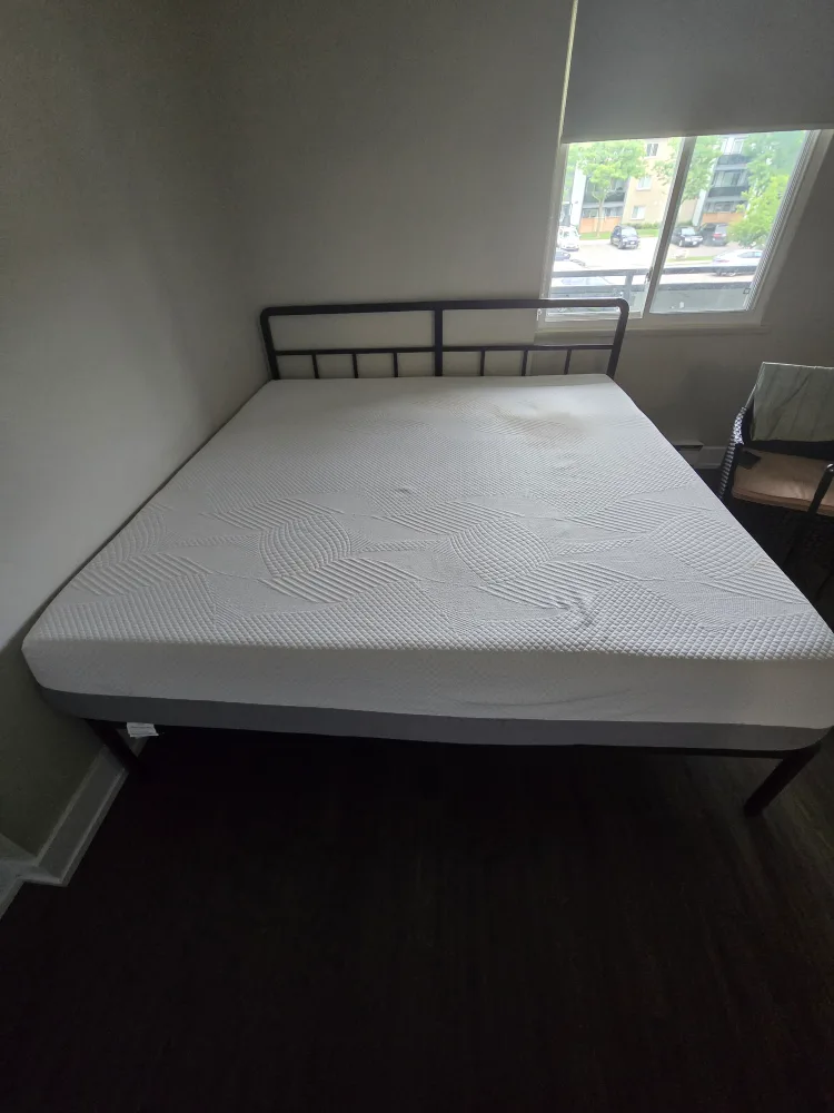 King Size Mattress with bed frame contact 437 838 3346 thumbnail