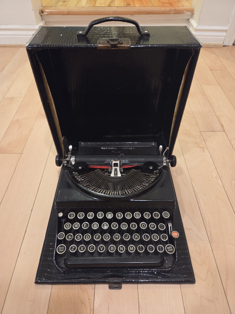 Vintage Remington Typewriter with Case - photo 3