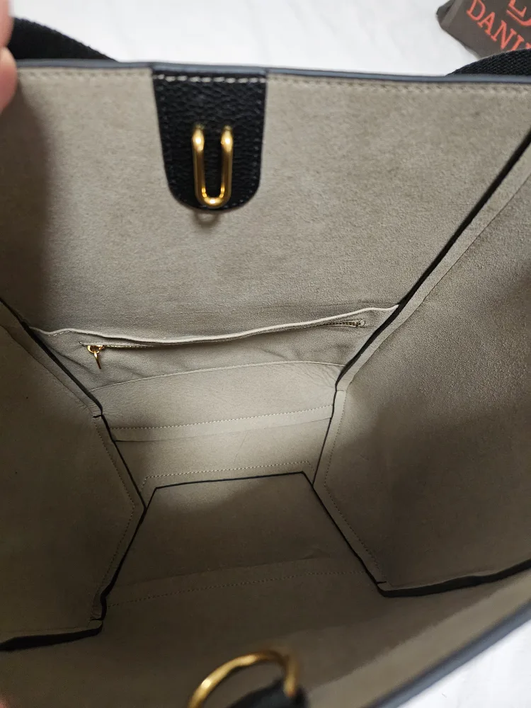 Black Leather Shoulder Bag image indicator(3)