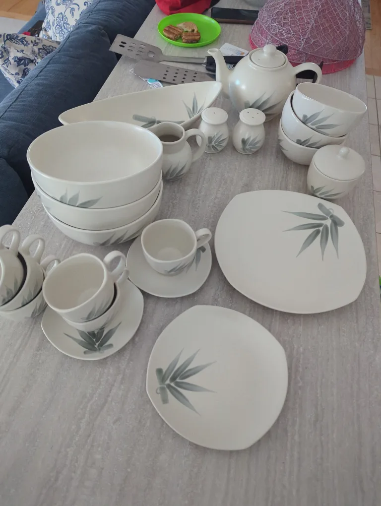 Elegant Bamboo Dinnerware Set thumbnail
