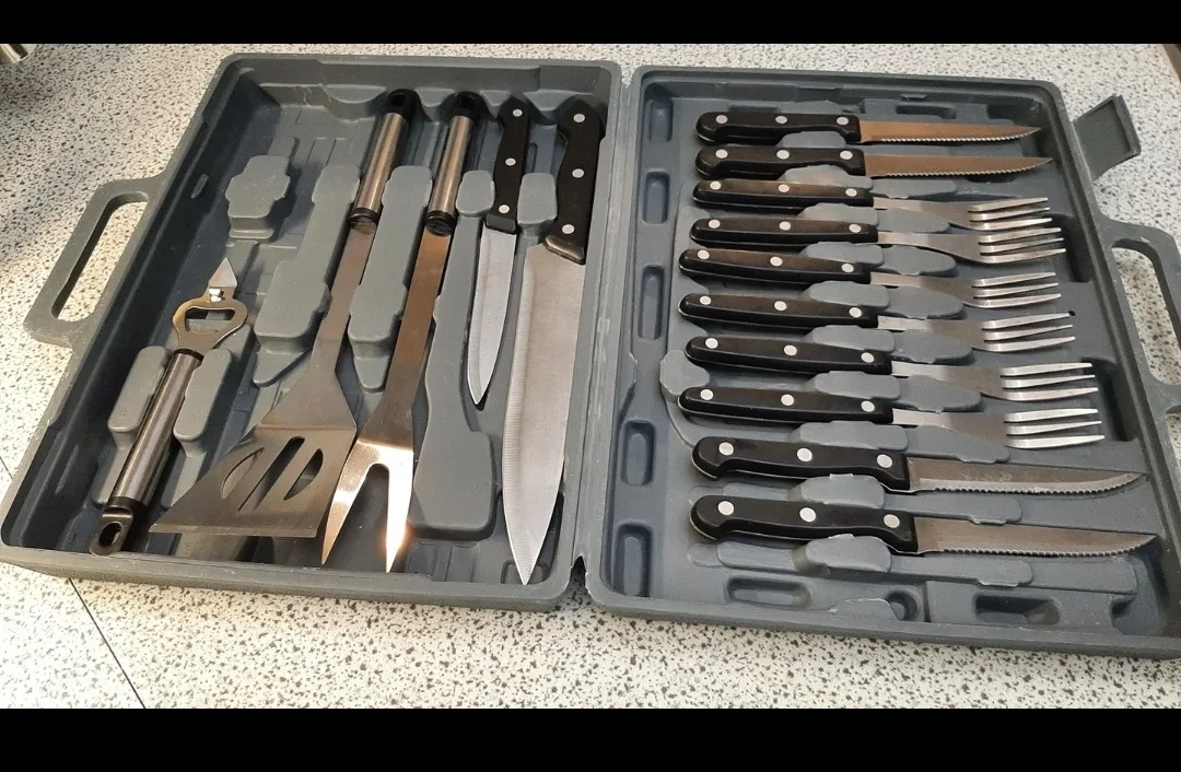 Steak Set ⁹With Case or BBQ Set image indicator(3)