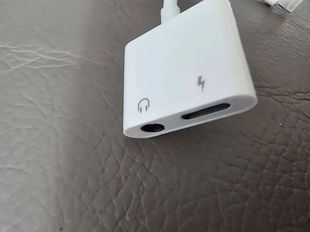 Apple Lightning to 3.5 mm Headphone Jack Adapter thumbnail