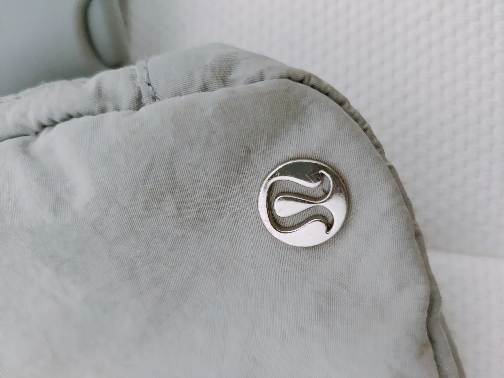 Lululemon light grey belt bag 1L image indicator(3)