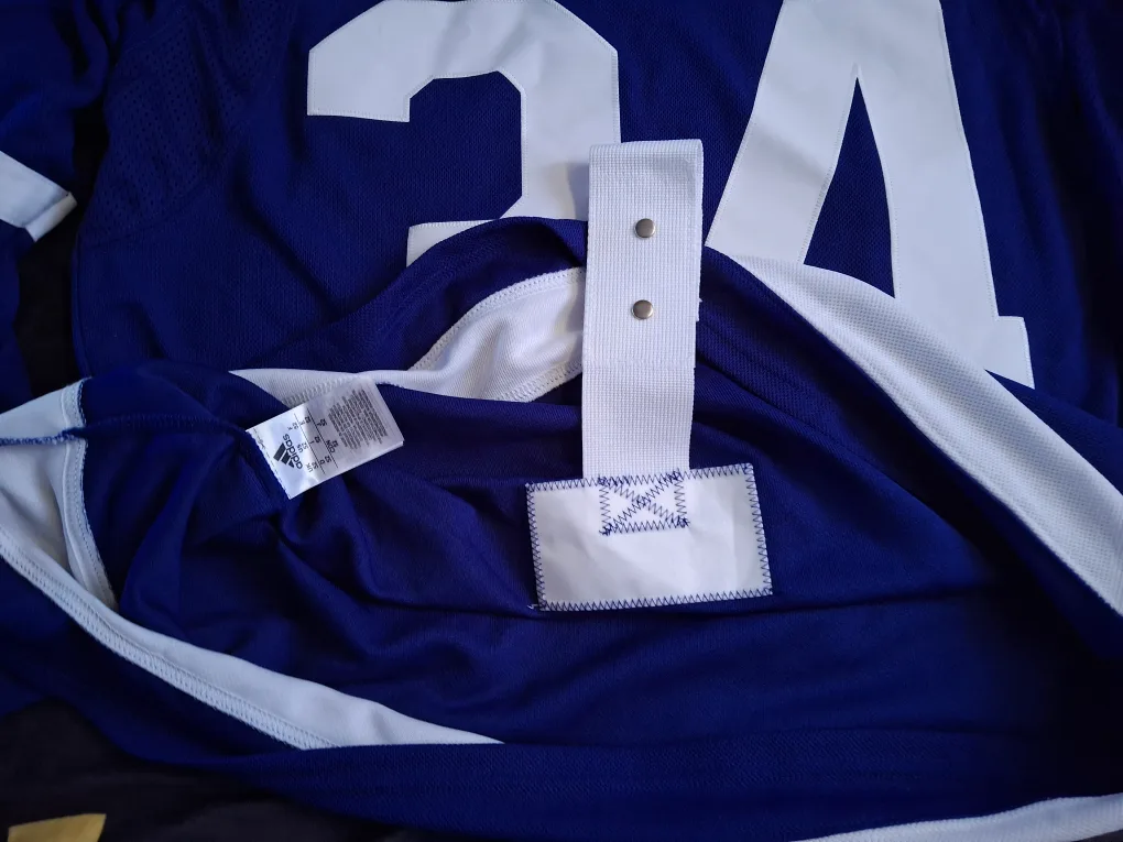Adidas Toronto Maple Leafs Matthews #34 Jersey, Size 52 image indicator(5)