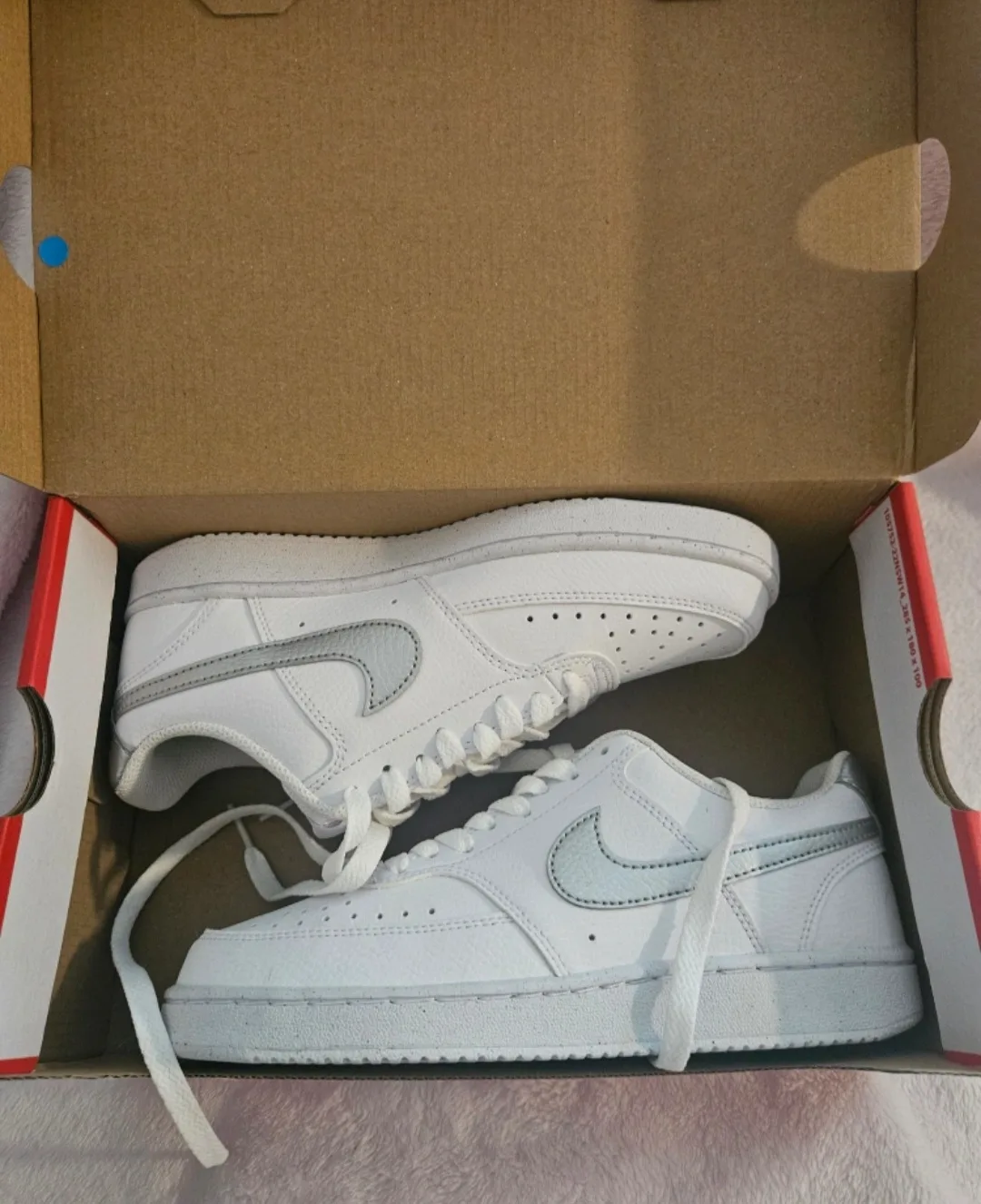 women's size 6 Nike shoes image indicator(3)