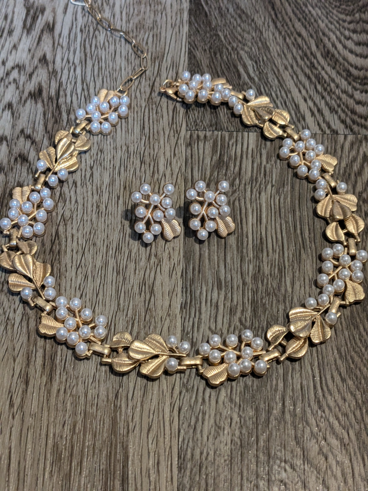 Vintage Gold Necklace and Earring Set