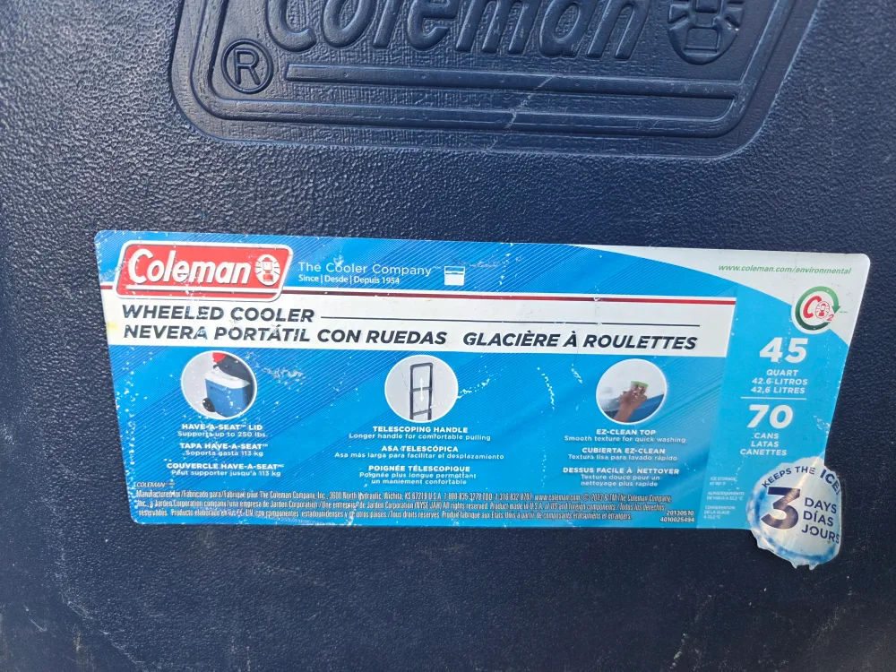 Coleman 45 Quart Wheeled Cooler image indicator(2)