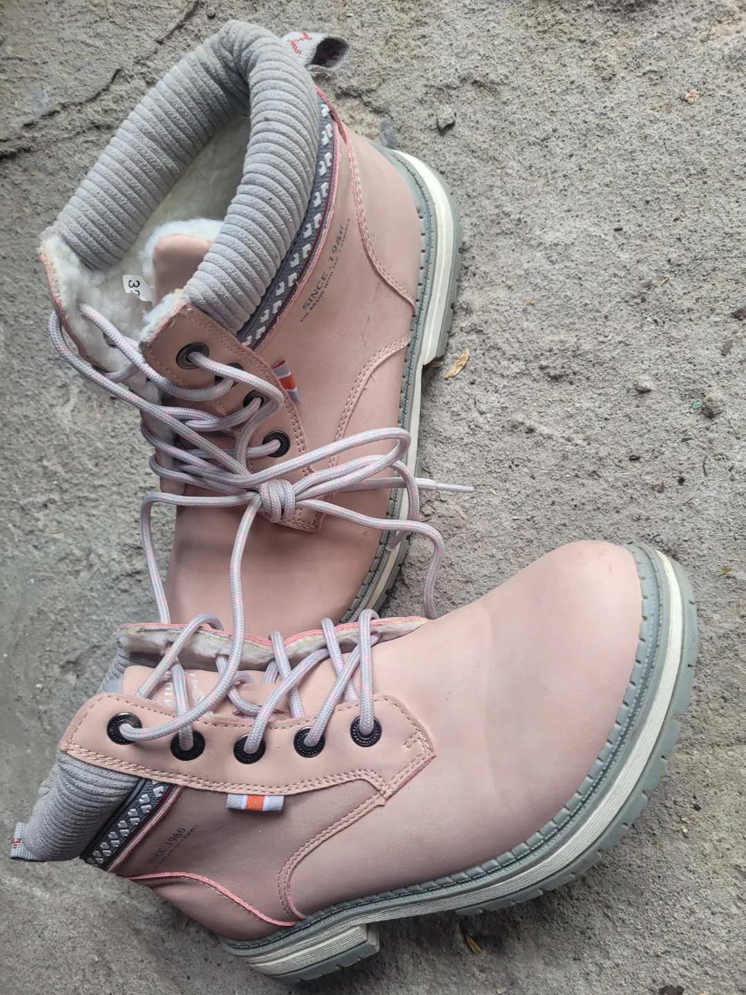 Pink winter boots