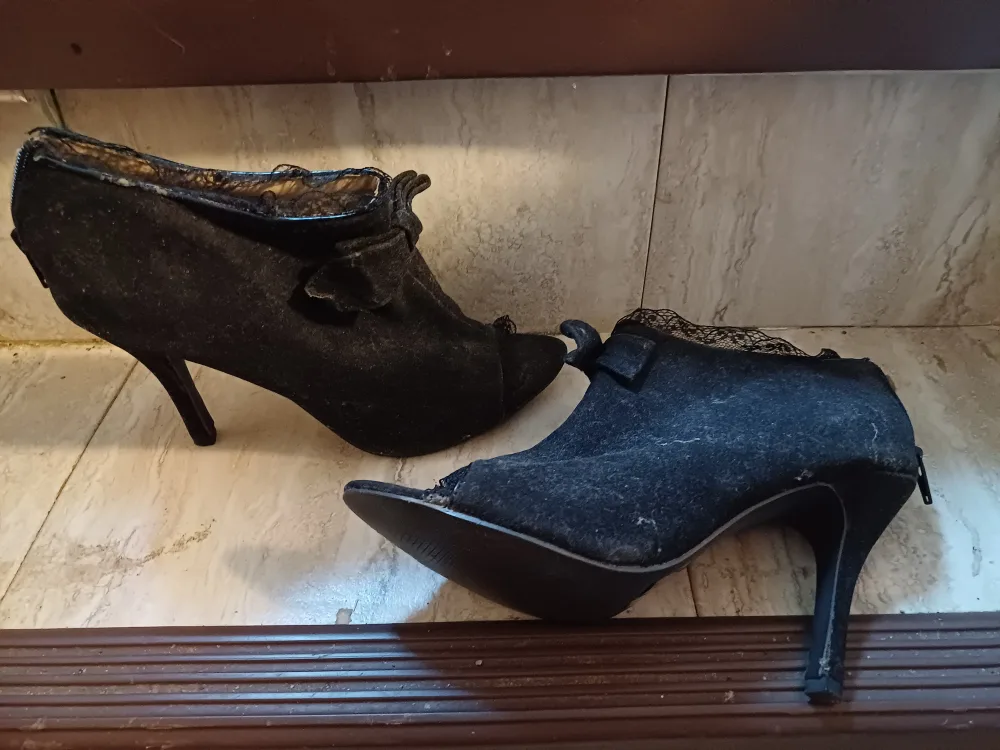 FREE shoes: Vintage Black Heels image indicator(3)