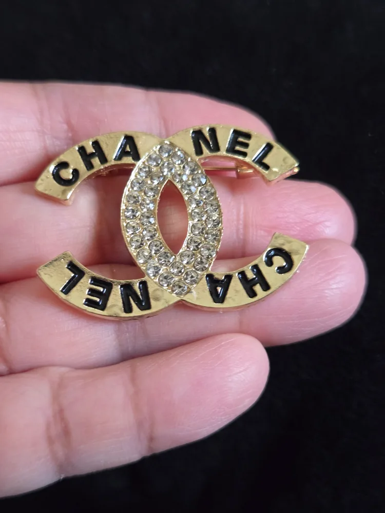 Chanel gold rhinestones brooch image indicator(2)
