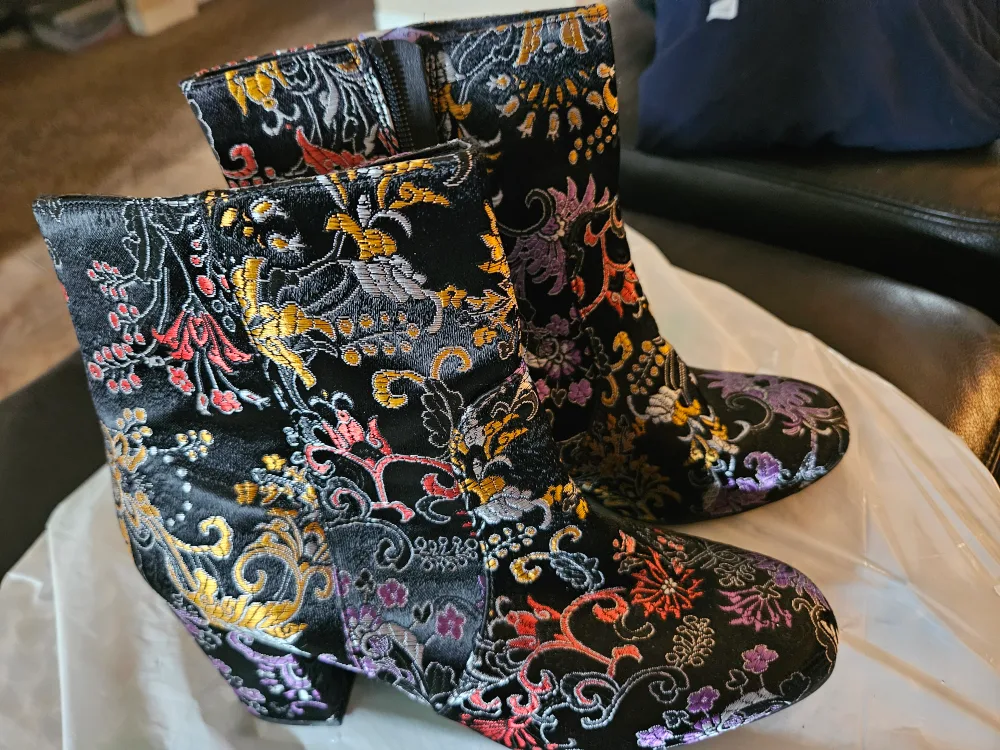 MS Wish Black Floral Ankle Boots - Size 8.5 thumbnail