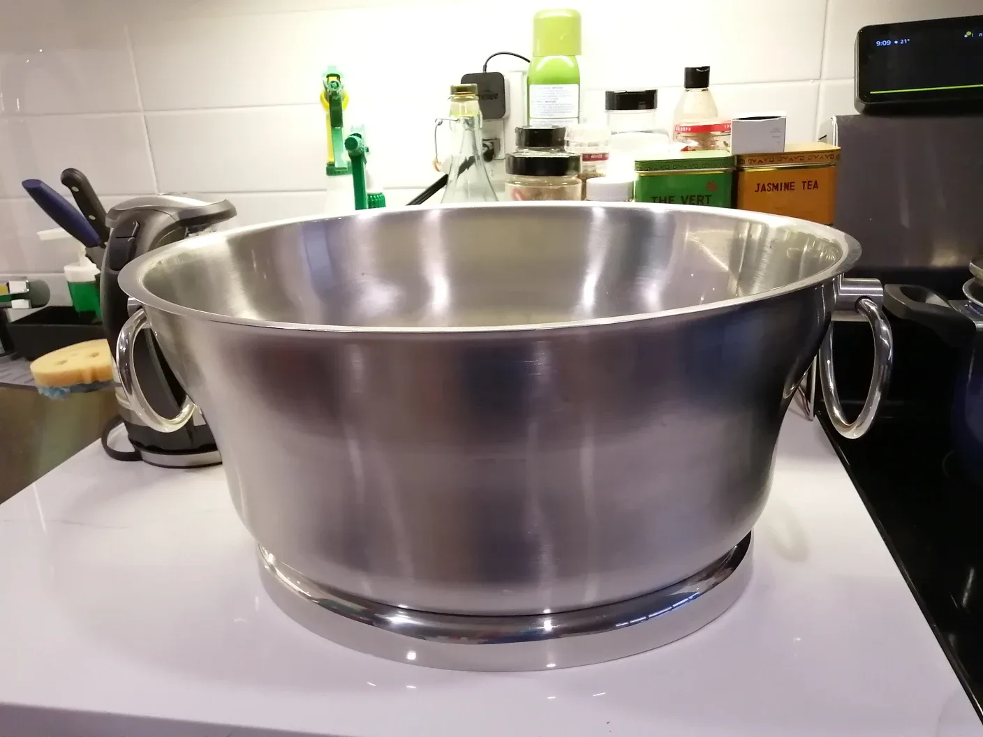 Large Stainless Steel Bowl image indicator(2)